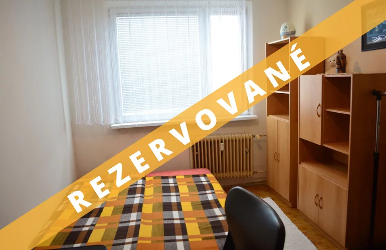 REZERVOVANÉ 1 miestnosť v trojizbovom byte, ul. Lanškrounská 15, Kežmarok