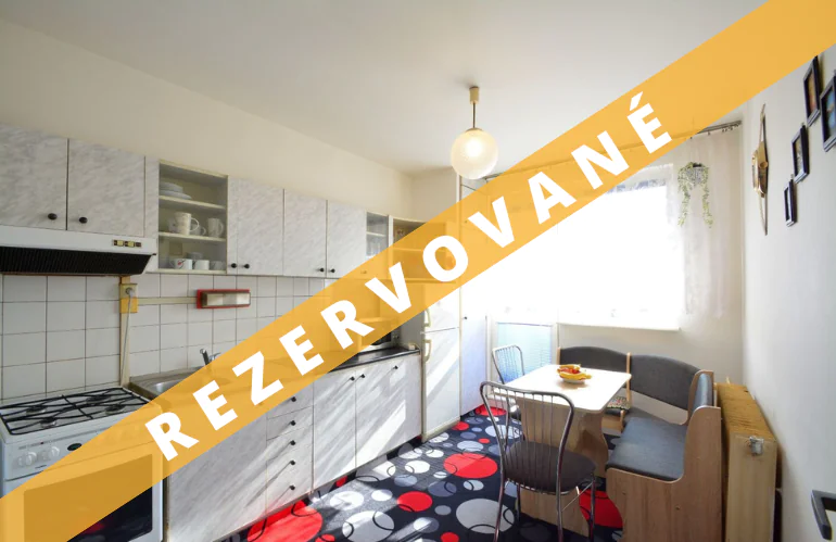 REZERVOVANÉ: slnečný 3-izbový byt s lodžiou, výborná dispozícia, sídlisko Juh, Kežmarok, Lanškrounská ulica.